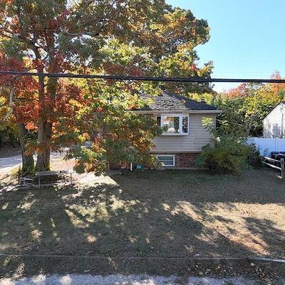 38 Moffitt Blvd, East Islip, NY 11730