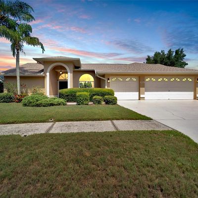 3812 Cardenal Ave, Sun City Center, FL 33573