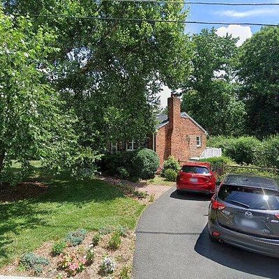 389 Holmes Dr Nw, Vienna, VA 22180