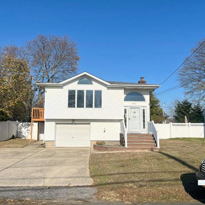 390 37 Th St, Lindenhurst, NY 11757