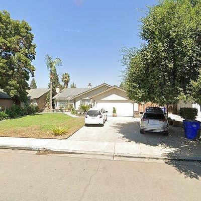 394 Greg St, Farmersville, CA 93223