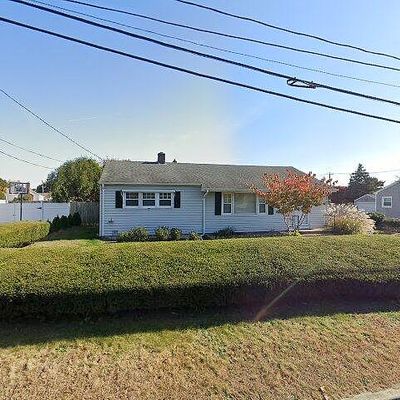 4 Brill Ave, Waterford, CT 06385