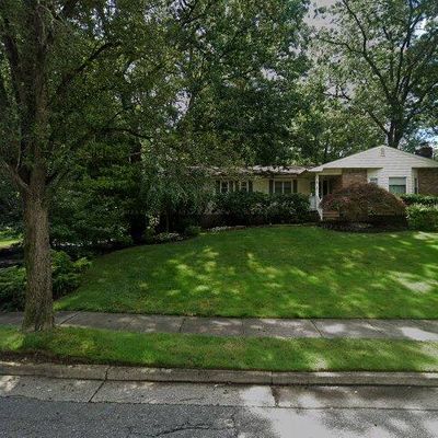 4 Concord Dr, East Brunswick, NJ 08816