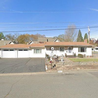 402 Sw Westholm Ave, Grants Pass, OR 97526