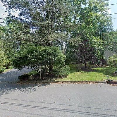 360 Wedgewood Dr, Easton, PA 18045