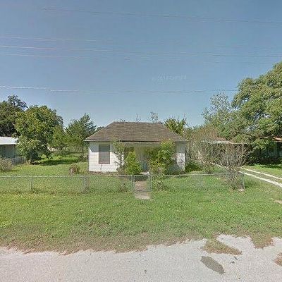 427 S Riedel St, Yorktown, TX 78164