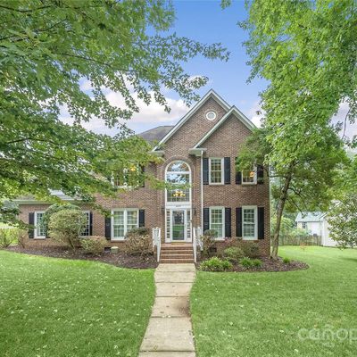 4401 Charlestowne Manor Dr, Charlotte, NC 28211