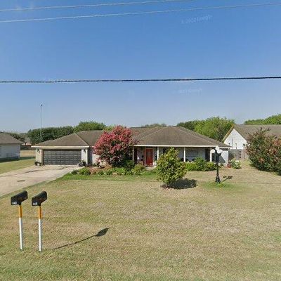 443 4 Th St, Floresville, TX 78114