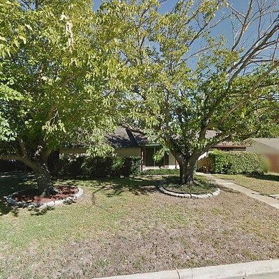 409 Huntington Dr, Euless, TX 76040