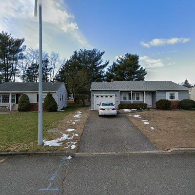 41 Stanford Dr, Toms River, NJ 08757