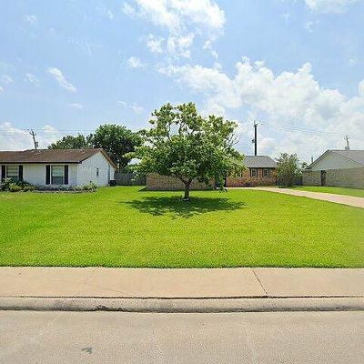 418 Oleander St, Lake Jackson, TX 77566