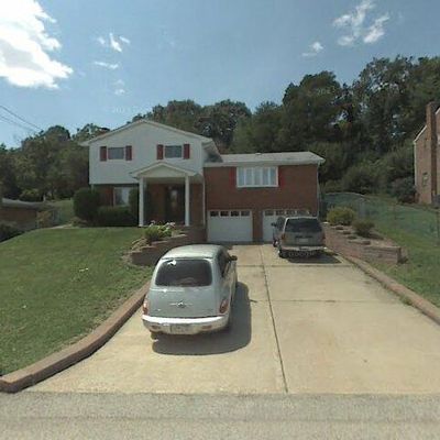 42 Maplewood Ct, Delmont, PA 15626