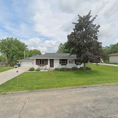 504 Elder Ln, Allenton, WI 53002