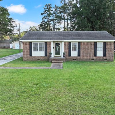 511 Stevens St, Wallace, NC 28466