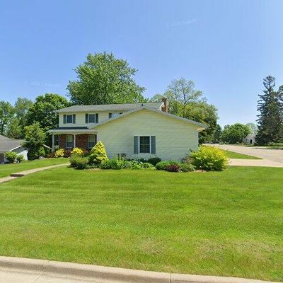 529 S Ellwood St, Dodgeville, WI 53533