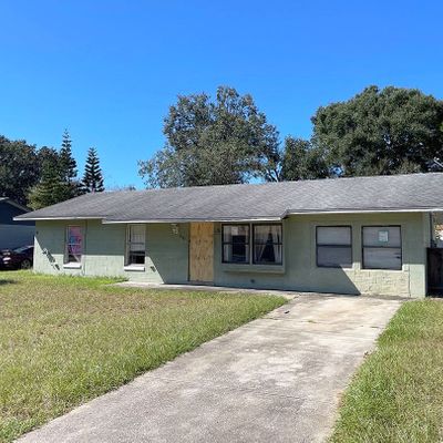 545 Oak Dr, Tavares, FL 32778