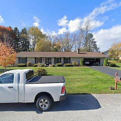 5 Butterchurn Ln, Boiling Springs, PA 17007