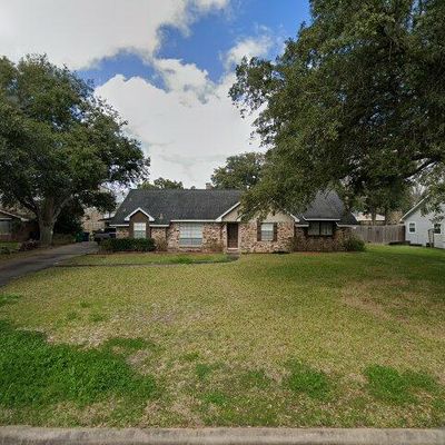 5 Richland Cir, Angleton, TX 77515