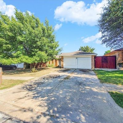 5919 Inks Lake Dr, Arlington, TX 76018