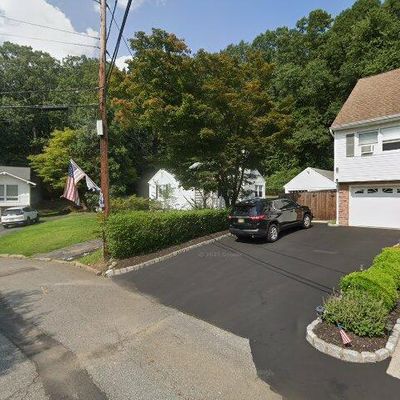 60 Woodhaven Dr, Wayne, NJ 07470