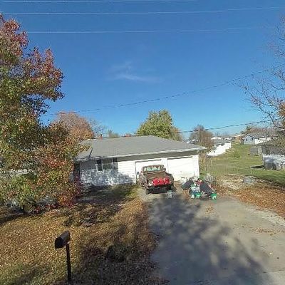 601 Roe Ln, Macon, MO 63552