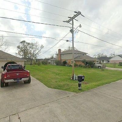 601 Woodside Dr, Houma, LA 70363