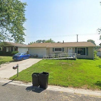 605 East Pike Drive, Highland, IL 62249