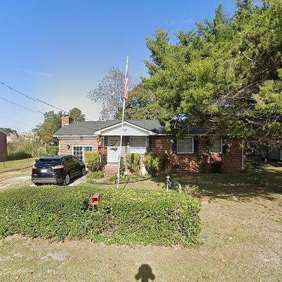 605 Mcinnis St, Pembroke, NC 28372