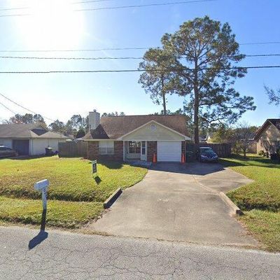 641 Honey Ridge Ln, Hinesville, GA 31313