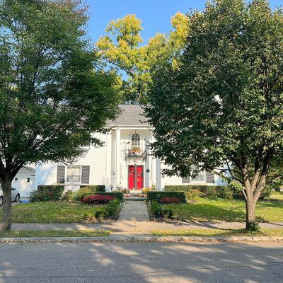 561 Lakeland St, Grosse Pointe, MI 48230