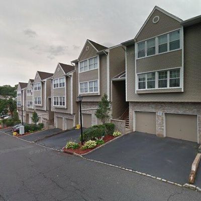 586 Windsor Dr, Palisades Park, NJ 07650