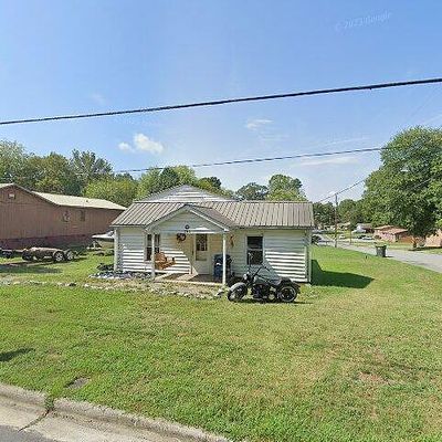 700 English St, Thomasville, NC 27360