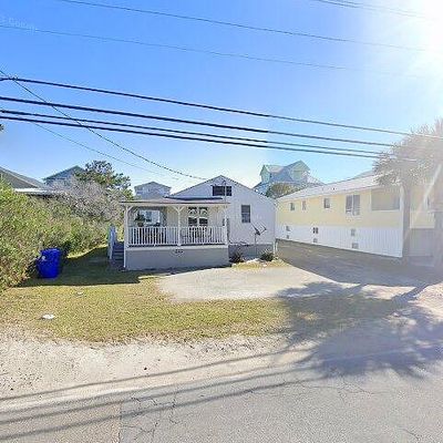 714 Canal Dr, Carolina Beach, NC 28428