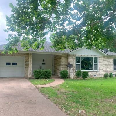 718 Lipscomb St, Bonham, TX 75418