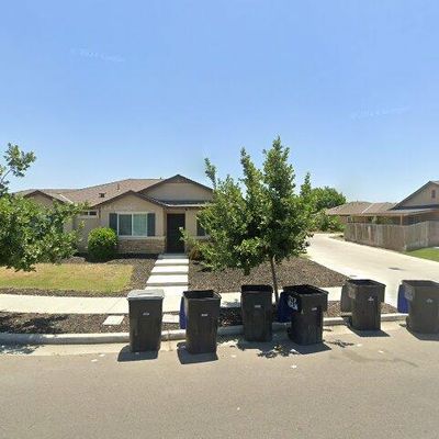 745 W Perez Ave, Visalia, CA 93291