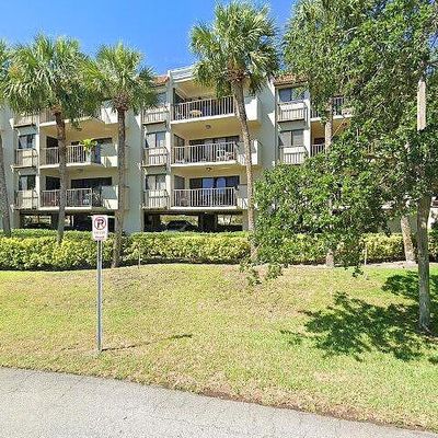 7537 Bayshore Dr #303, Treasure Island, FL 33706