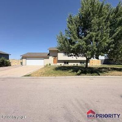 6809 Robin Dr, Gillette, WY 82718