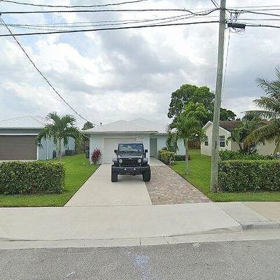 6882 3 Rd St, Jupiter, FL 33458