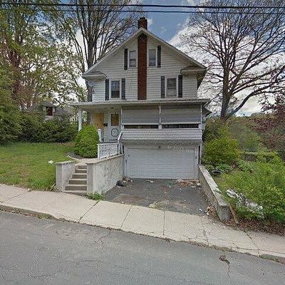 8 Lexington Ave, Waterbury, CT 06710