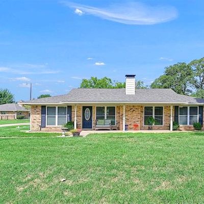 800 Kiowa Dr W, Gainesville, TX 76240