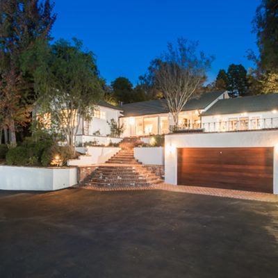 8056 Mulholland Dr, Los Angeles, CA 90046