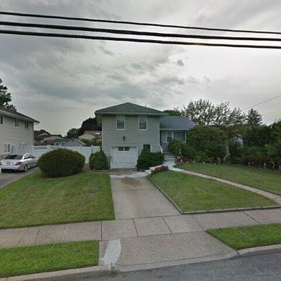 12 Westmoreland Rd, Hicksville, NY 11801