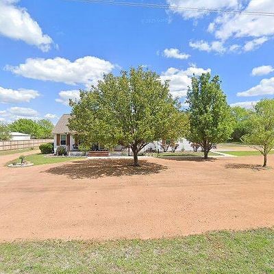 105 Red Oak Ln, Trenton, TX 75490