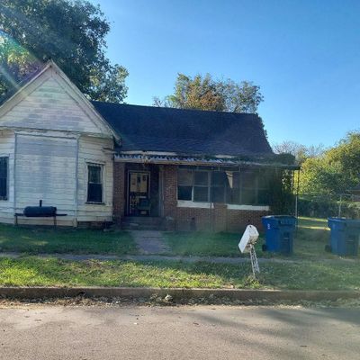 1322 Lyon Ave, Clarksdale, MS 38614