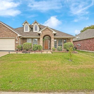 1216 Amesbury Ln, Grand Prairie, TX 75052