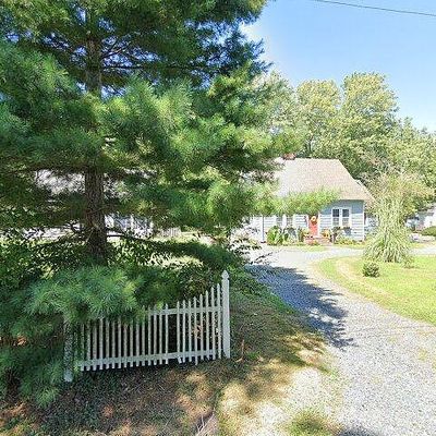 16 Holly St, Onancock, VA 23417