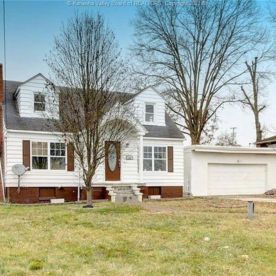 18 Hurricane Creek Rd, Hurricane, WV 25526