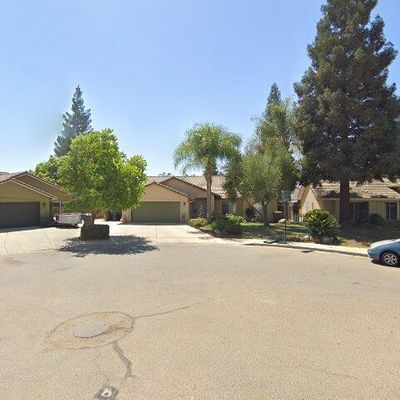 1907 N Terrace Ct, Visalia, CA 93291