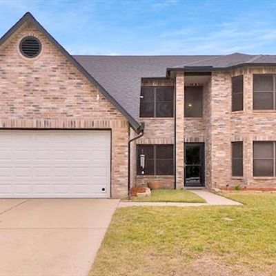 2211 Capstan Dr, Arlington, TX 76002