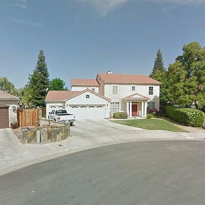 2602 E Deyoung Dr, Fresno, CA 93720